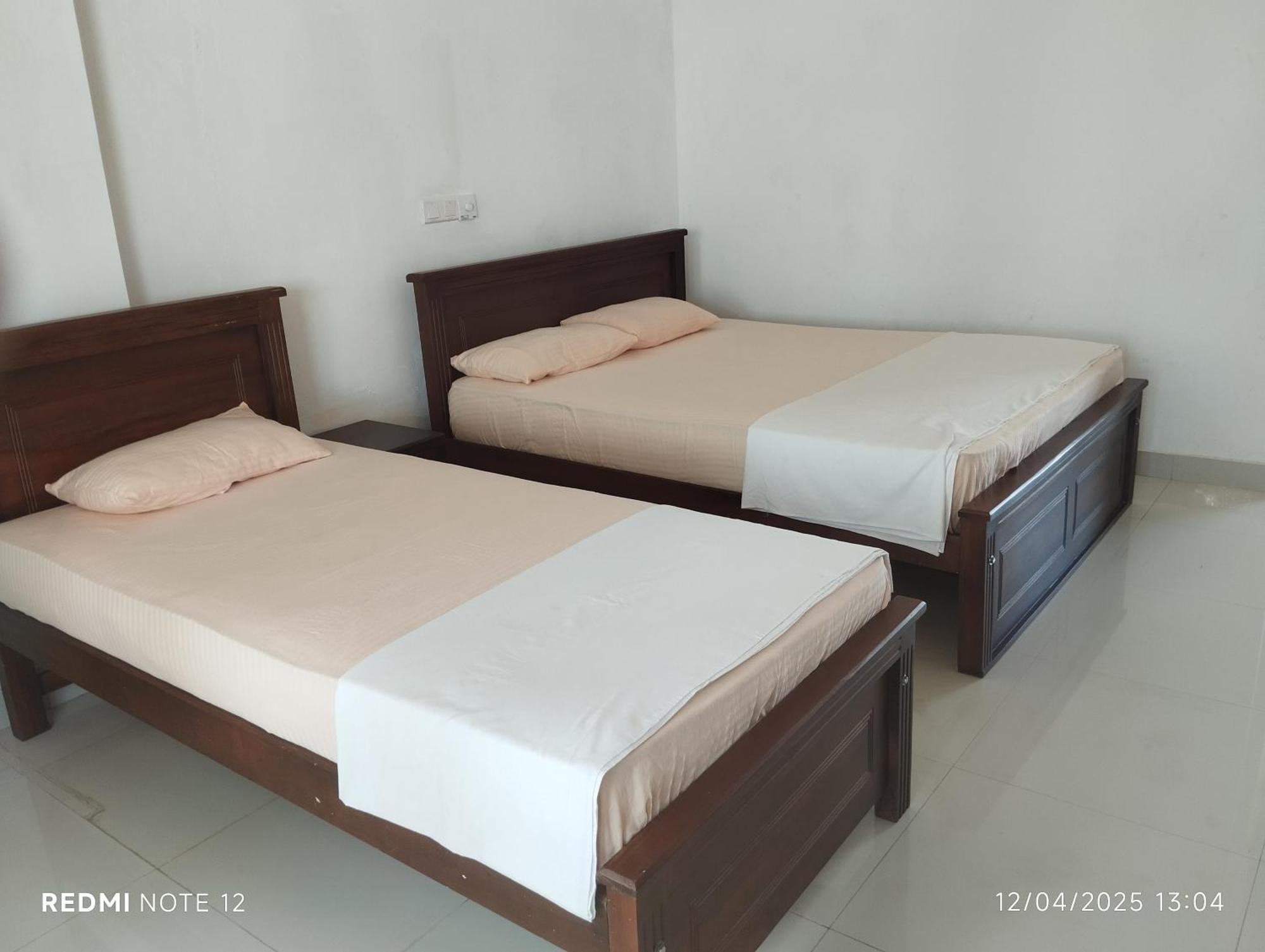 Ocean Edge Hikka Hotel Hikkaduwa Exterior photo