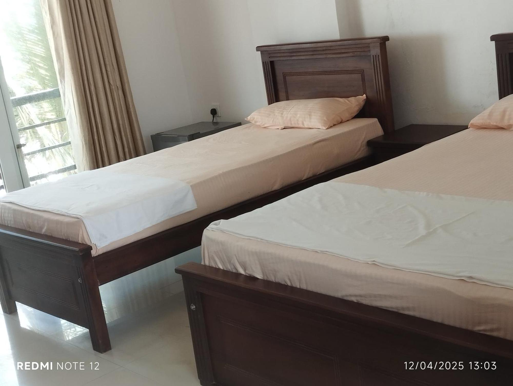 Ocean Edge Hikka Hotel Hikkaduwa Exterior photo