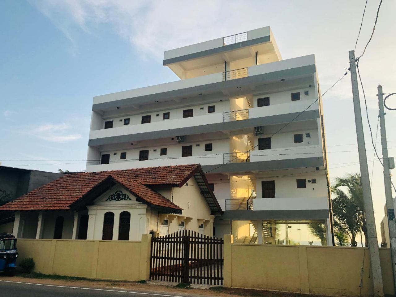 Ocean Edge Hikka Hotel Hikkaduwa Exterior photo